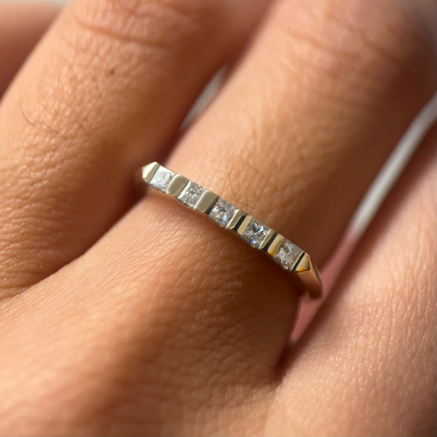 14K channel set band
