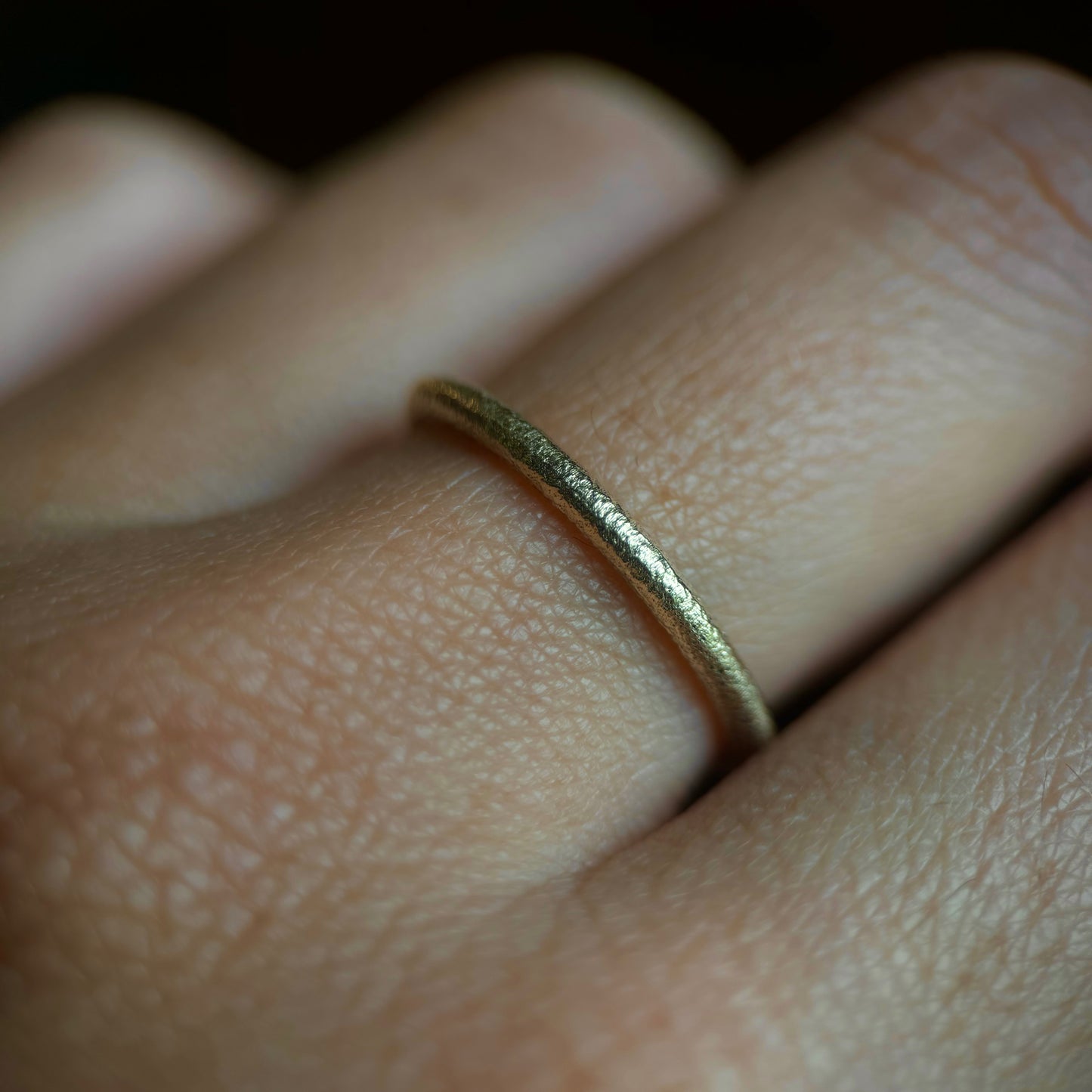 14k textured stacker